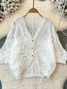 Women's Blouses 2024 Lente/zomer Koreaans v-hals kanten vest voor vrouwen Fashion Retro Hollow Sweet Ladies Boheemse tops