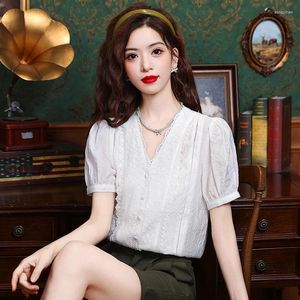 Blouses pour femmes 2024 Summer Broidered White Shirt Office Top French French Style en dentelle Blouse