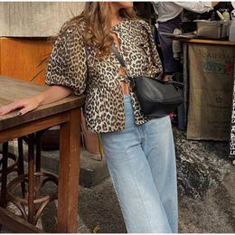 Blusas de mujer 2024 moda de verano blusa de leopardo estampado hueco encaje hasta Top corto