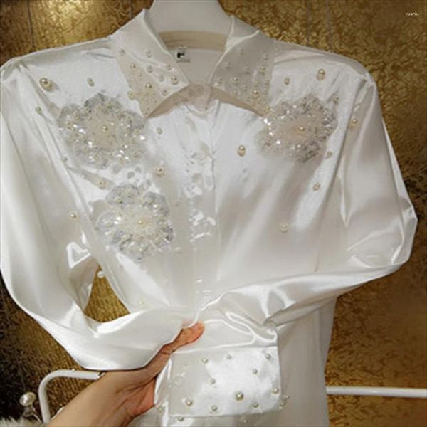 Blusas de mujer Flor 3D Lentejuelas pesadas Camisa blanca con cuentas Mujer Cuello polo de satén de gama alta Blusa de manga larga Blusas de oficina de verano Top