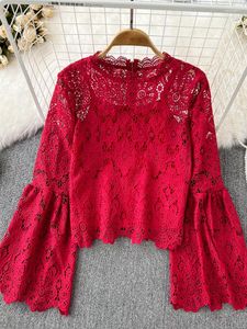 Blouses Femmes Automne Vintage Femmes Vert / Rouge / Bleu Creux Out Lace Party Blouse Femme Élégant Col Rond Flare Manches Longues Tops Courts