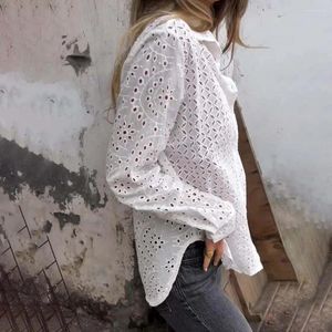 Blouses pour femmes coupés crochet top top femme manche longue manche élégante repeuple motif de fleurs creux pour la couleur unie des couleurs unis