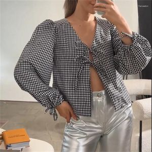 Blouses pour femmes Fashion Lace Up Bow Tops pour femmes décontractées V Neck Hollow Out Shirts à manches longues 2024 Spring Chic High Street Thin