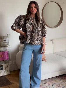 Blusas de mujer Moda Leopardo Ahueca hacia fuera Camisas delgadas para mujeres Causal Suelto O Cuello Manga corta Tops 2024 Primavera Verano Lady High Street