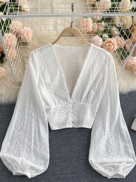 Blouses pour femmes Foamlina Blouse blanche chemise broderie dentelle évider boutons haut court Sexy col en V profond manches longues bouffantes élégant