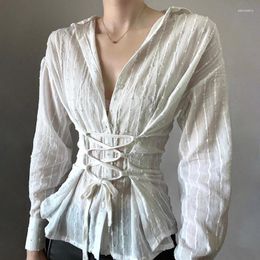 Blouses pour femmes French French Elegant Lace Texture Texture Girdling Band Shirt 2024 Lançon à poitrine légèrement transparente Top sexy