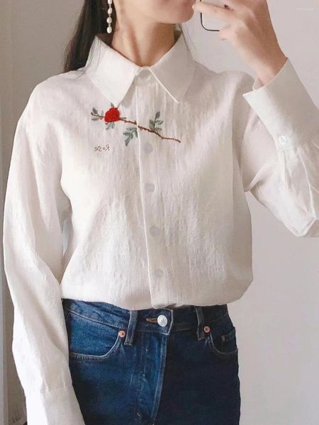 Blusas de mujer Camisa con botones de manga larga con bordado floral hecho a mano para mujer en primavera y otoño 2023 Versátil de moda