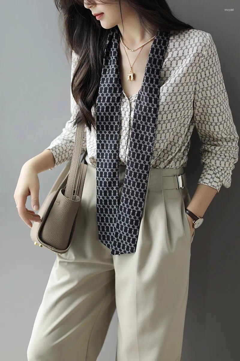 Kvinnors blusar högkvalitativa kvinnor rutiga tryck Silk V-ringning Långa ärmar Blus Elegant Lady Scarf Collar Office Work Basic Top Shirts