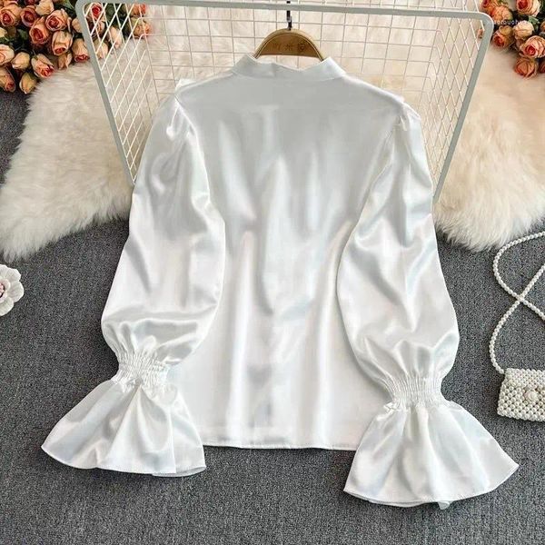 Blouses de femmes High Satin Shirt Lot Long Flared Slews Ruffles O Neck perle Femme Gente Office Lady Casual Blouse Blouse Stand Blusas Mujer