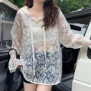 Blouses voor dames blousen zonnebrandcrème vrouwen kanten shirt Korea 2022 dunne sexy hoodie haak holle pullover plus size losse tops