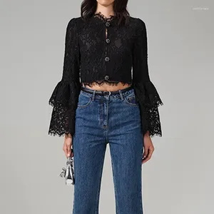 Blouses des femmes Ioo Retro Lace Brodery Shirt à manches longues Niche 2024 Spring Fared Sleeve Thin Short Paragraph Tops