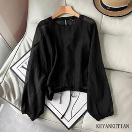 Blouses Femmes Keyanketian 2024 Lancement en mousseline de soie Pull transparent Noir Crop Top Printemps Vacances Vent Lanterne Chemise Chemisier