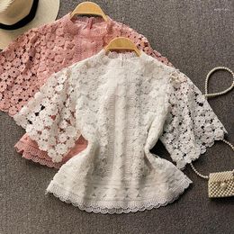 Chemisiers pour femmes coréen col debout crochet creux fleur chemise en dentelle soluble dans l'eau 2023 été coupe ajustée style élégant rétro manches courtes