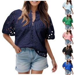 Blouses pour femmes en dentelle brodée Hollow Out Tops Tops Casual Lantern Sleeve V Neck Boutons Shirts Office Lady Solid T