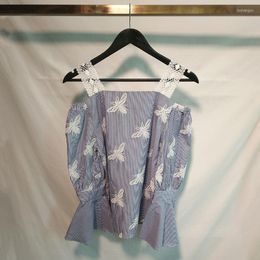 Chemisiers pour femmes Patads French Light Luxury Minority Lace Shirt 2022 Printemps Et Été Lady Bee Broderie Jarretelle Top E11356e