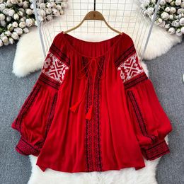 Damesblouses retro geborduurd shirt top vrouwelijk 2024 veer veter omhoog kwikje losse lantaarn mouwen etnische stijl blouse a46
