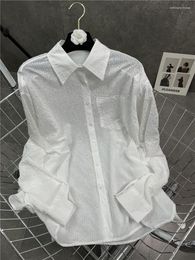 Women's Blouses Shiny boren vrouwen 2023 Zomer verticale bar diamanten witte tops all-match losse lange mouw zonnebrandcrème shirt