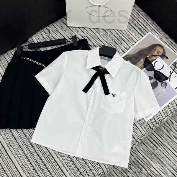 Blouses pour femmes Chemises Designer 2024 Début du printemps Nouvel âge minimaliste réduisant le triangle inversé Logo Bow Embellissement Revers Chemise à manches courtes pour femmes Q97P