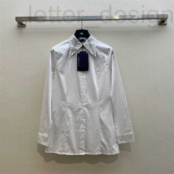 Women's Blosas Camisetas Diseñador 2024 Temprano en la primavera Nuevo estilo de moda y occidental Simple Simple fila Múltiple Botón Blanco Camisa de longitud media 457F
