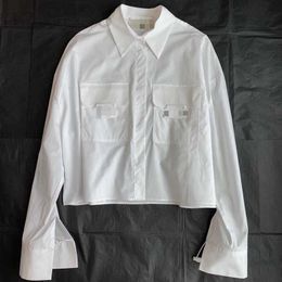Damesblouses Overhemden Designer 23ss nieuw overhemd met lange mouwen FF reliëf zakontwerp silhouet gesneden kort wit SMOM