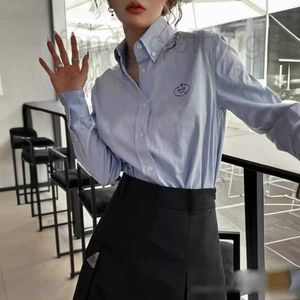 Chemises de chemisiers pour femmes marque 2024 Automne / hiver Nouvelle lettre de couleur solide Polo Collit Collit décontracté Fashion Fashion Long Sleeve 22JC