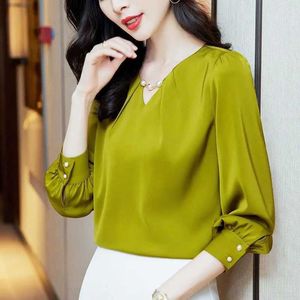 Blouses pour femmes Chemises haut de gamme mode élégante brodée évasées Chic chemisiers de couleur unie 2023 nouveau bureau dame vêtements pour femmes haut coréen T-ShirtL24312