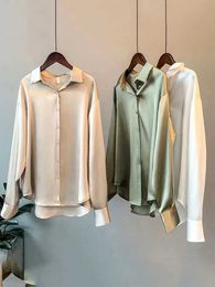 Chemises de chemisiers pour femmes Haule Imitation élégante Blouse de soie Spring Women Fashion Long Slves Satin Blouse Vintage Femme Stand Strt Shirts Y240426