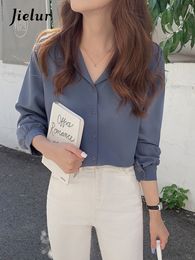 Chemises de chemisiers pour femmes Jielur Shirts blancs à manches longues à manches simples bouton élégant dame V couche de travail de travail de travail Chic Chic Korea Top 230308