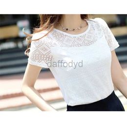 Chemises pour femmes nouvelles femmes en mousseline de mousseline en dentelle Crochet Femelle Corée Shirts Ladies Blusas Tops Shirt White Blouses Slim Fit Tops 240411