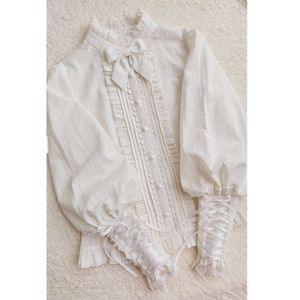 Blusas de mujer Camisas QWEEK Camisa blanca de encaje Mujer Lolita Estilo Gigot Manga Hermosa japonesa Larga Volante Plisado Tops Kawaii Ropa 230227