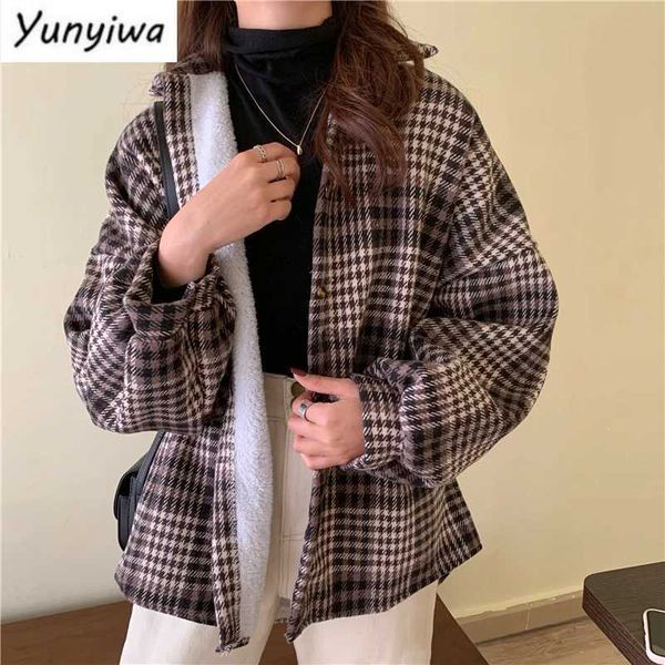 Blusas de mujer Camisas Camisa a cuadros cálida para mujer Forro de terciopelo grueso de invierno Blusa suelta de manga larga para mujer Cuello vuelto Blusas vintage de mujer YQ231205