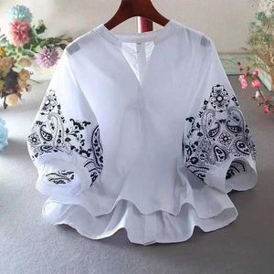 Chemises de chemisiers pour femmes broderies fleurs de coton littéraire femme femme Blouses V-cou à demi-slve Blous