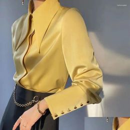 Chemises de chemisiers pour femmes Fashion femme élégant satin grand collier collier long bouton de drapé jaune de printemps.