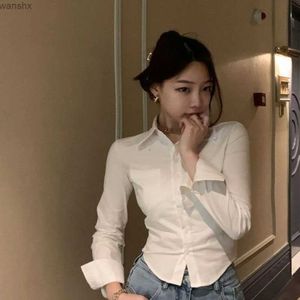 Chemises de chemisiers pour femmes pliage pliant slim coupe top top quotidien blanc pur coréen fashion lointain feux de loisir assortiment flexible printemps2405