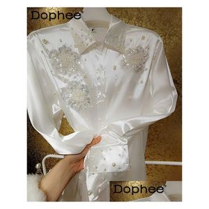 Chemises de chemisiers pour femmes femmes coréennes 3d fleurs lourdes se paillettes en perle blanche blanc collier satiné haut de gamme à manches longues