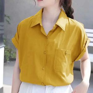 Chemises de chemisiers féminines Femme Été Nouvelle coréenne Couleur solide Couleur mince Pocker Pocket Bouton Cardigan Pure Coton Short Sled Loose Tops D240507