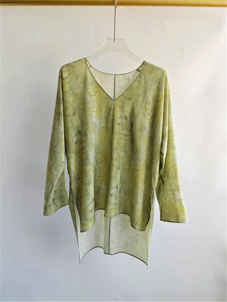 Blusas de mujer blusa de seda de seda en v acuarela estampada dobladillo asimétrico de manga larga damas tops verdes