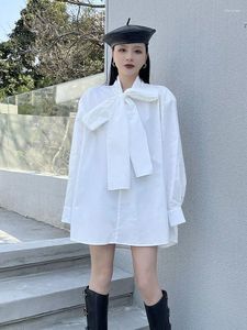 Blouses pour femmes printemps 2024 Blanc Black Cotton Shirt Bow Fashion Mid-Longle Swarf collier rétro à manches bulles