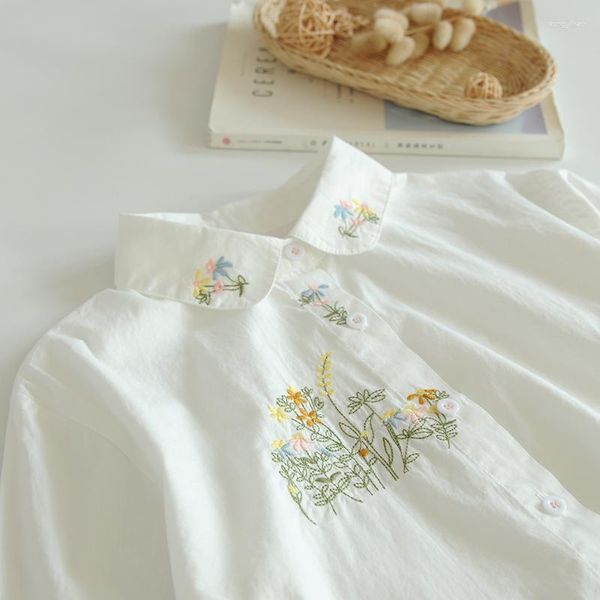 Chemisiers pour femmes printemps automne Mori Girl coton fleur broderie col rabattu blanc chemise à manches longues
