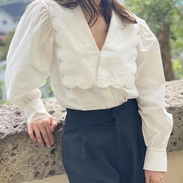 Blusas de mujer Primavera Cuello de encaje japonés Camisa retro para mujer Diseño de nicho Dulce Reductor de edad Todo fósforo Cuello en V Tops para mujer Camisas Para