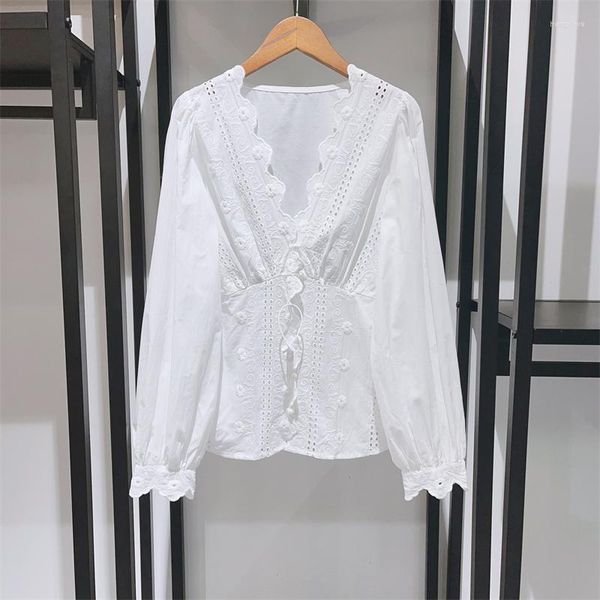 Blusas para mujeres primavera/verano encaje bordado con cuello en V hebilla de perla camisa recortada