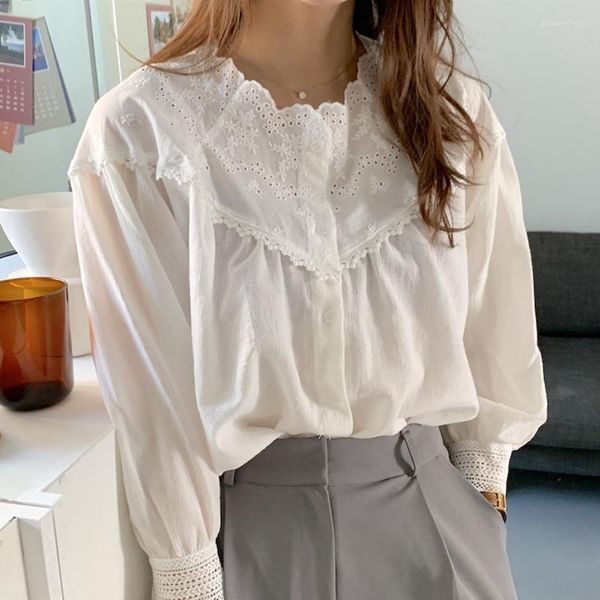 Blouses pour femmes été brodé col en dentelle chemise femmes mode coréenne lâche à manches longues haut femme décontracté boutons élégant Blouse 27504