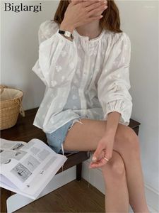 Blans pour femmes Shirts à broderies florales d'été Tops Femme Fashion à manches longues Sweet Ladies Coréen Style Femme décontractée