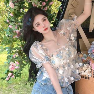 Blouses Femmes Summer Puff Sleeve Floral Mousseline de mousseline de mousseline de tempérament élégant Femmes T-shirt Polyvalent Plissé Slash Cou Court Coréen Top Mujer