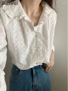 Chemises d'été pour femmes tops femme broderie florale Fashion Hollow Out dames à manches longues Femme plissée lâche coréenne
