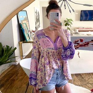 Blusas de mujer Super Chic Pink Floral Boho Blusa para mujer de manga larga con cuello en v Tassle Rayon Womens Tops and Bohemian