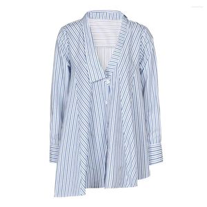 Blouses pour femmes Superaen Design Blue Striped Striped Femme Femmes Loose Irregular V-Neck Autumn 2024 Style