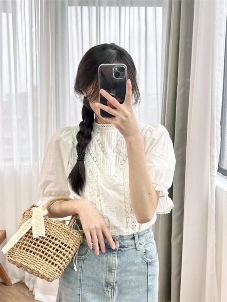 Blouses des femmes Sweet and Niche Stand Up Collar Lace Lace Lacet Hollowed Hook Flower Pure Coton White Bubble Sleve Shirt