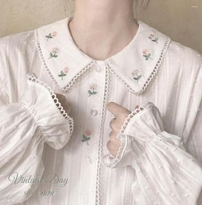Blouses Femmes Teen Girls Vintage Coton Chemises pour femmes 2023 Broderie Fleur Tops Manches Longues Simple Boutonnage Doux Printemps Frais