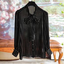 Damesblouses Thousand Bird Grid Zijde Fluwelen Jacquard Strikblouse Tops Herfst 2023 Doorzichtige elegante mode Formele kleding